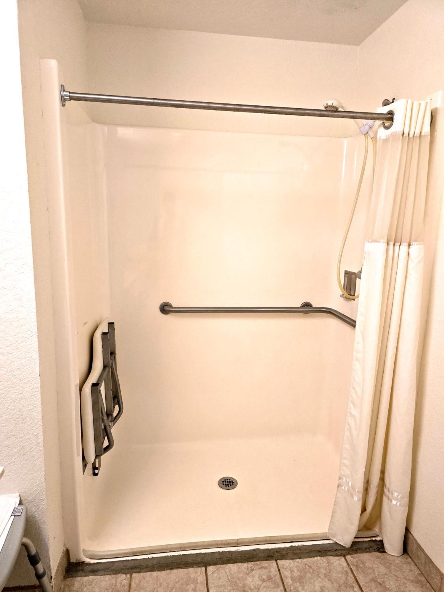 Garden Inn And Suites Near Callaway Gardens Pine Mountain מראה חיצוני תמונה