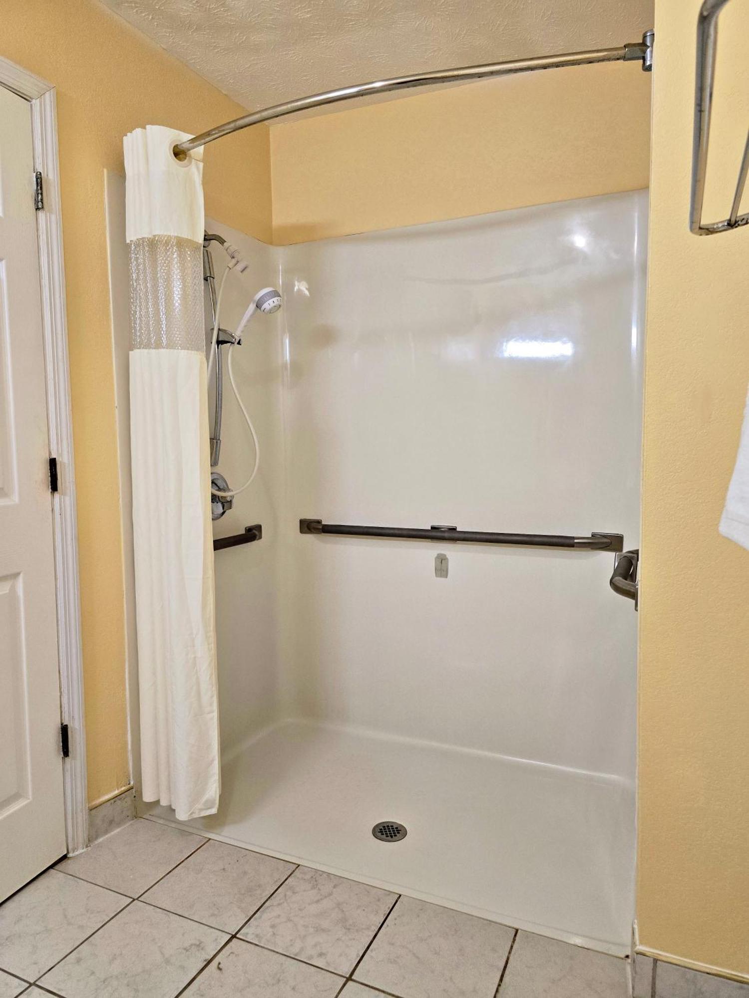 Garden Inn And Suites Near Callaway Gardens Pine Mountain מראה חיצוני תמונה